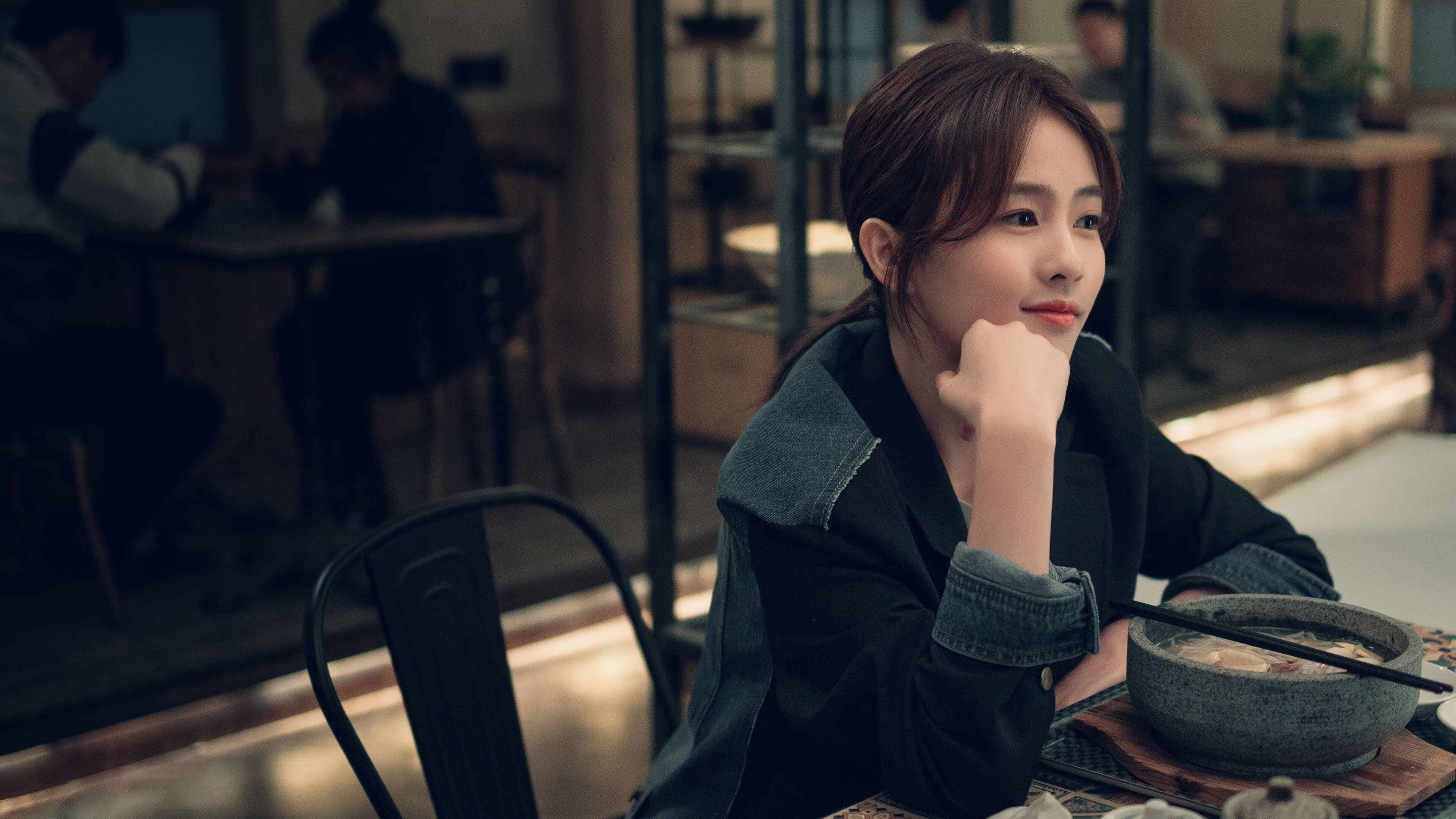 未来足球：智能球鞋、VR比赛盖铁，科技改变体育体验，超智能足球模型