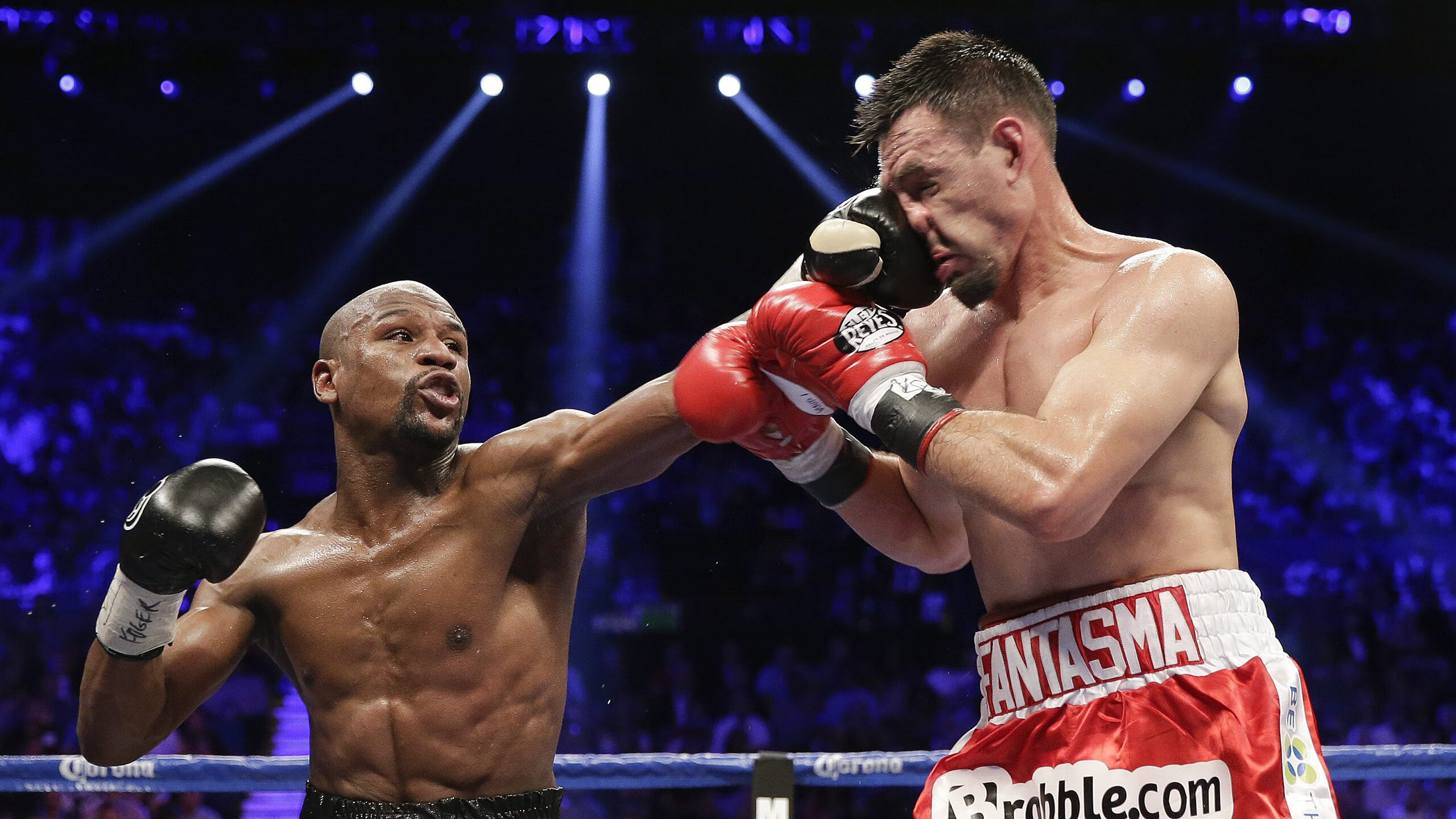 “青训教练基本功体能考核日” 教练们先亲身示范