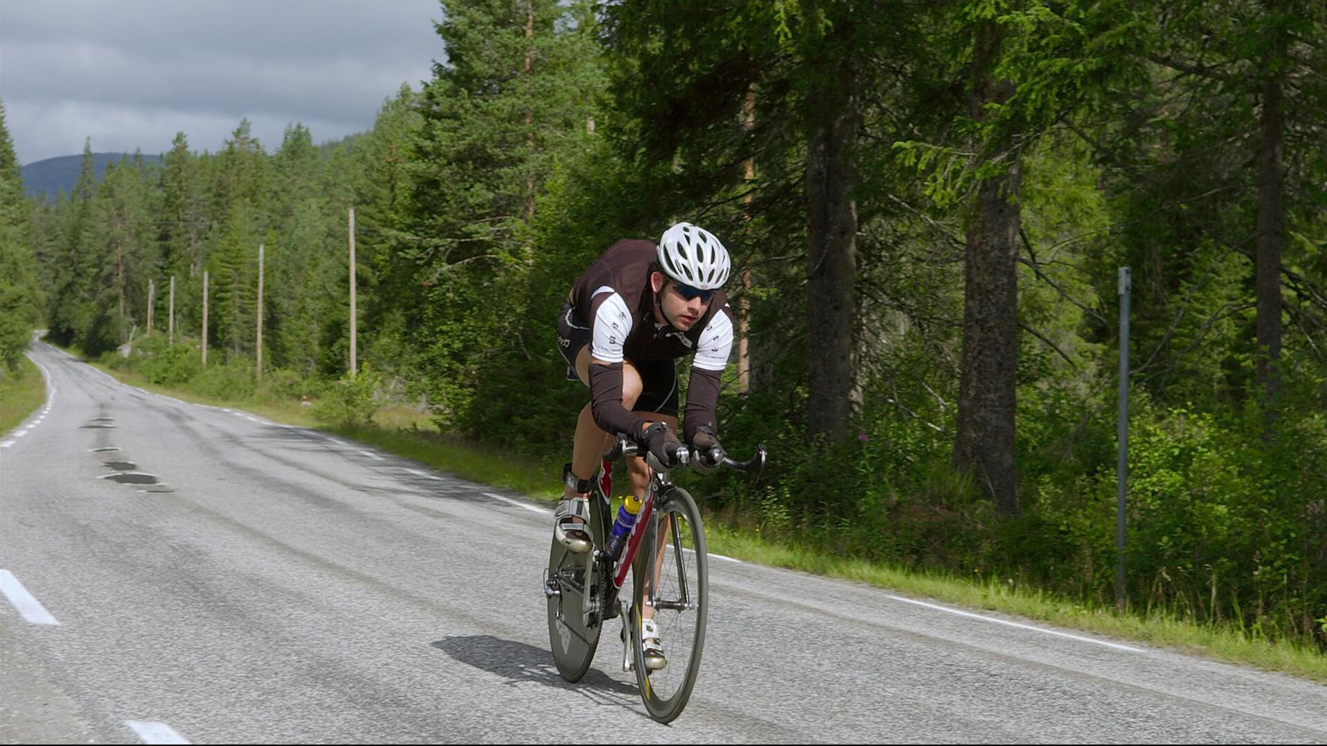 国际象棋盲棋表演赛 特级大师无盘对弈震撼观众